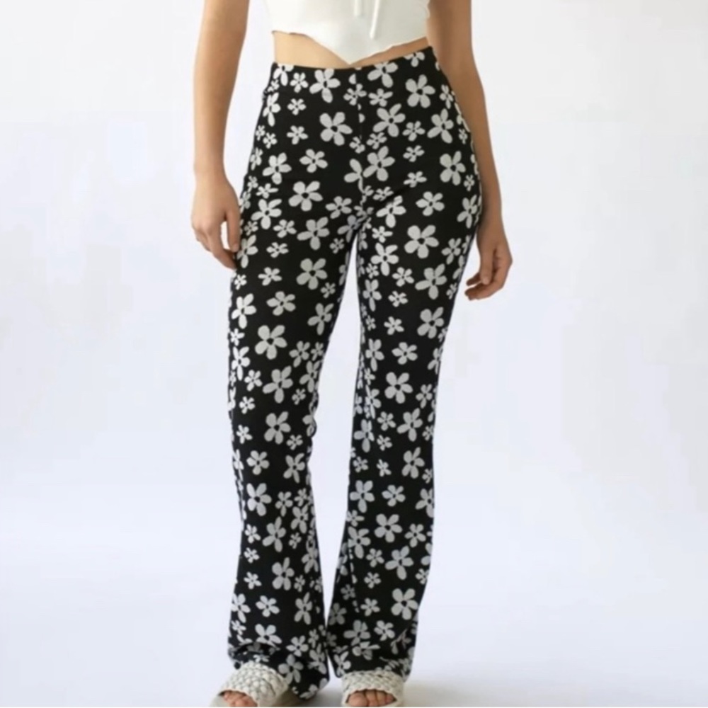 No tag but brand new Urban Outfitters floral pants